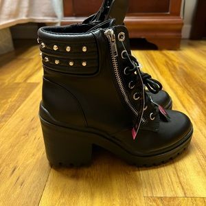 No Boundaries Women Zip Hiker Boots size 6W